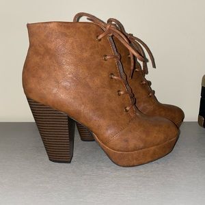 Candie’s size 8 brown bootie only worn once